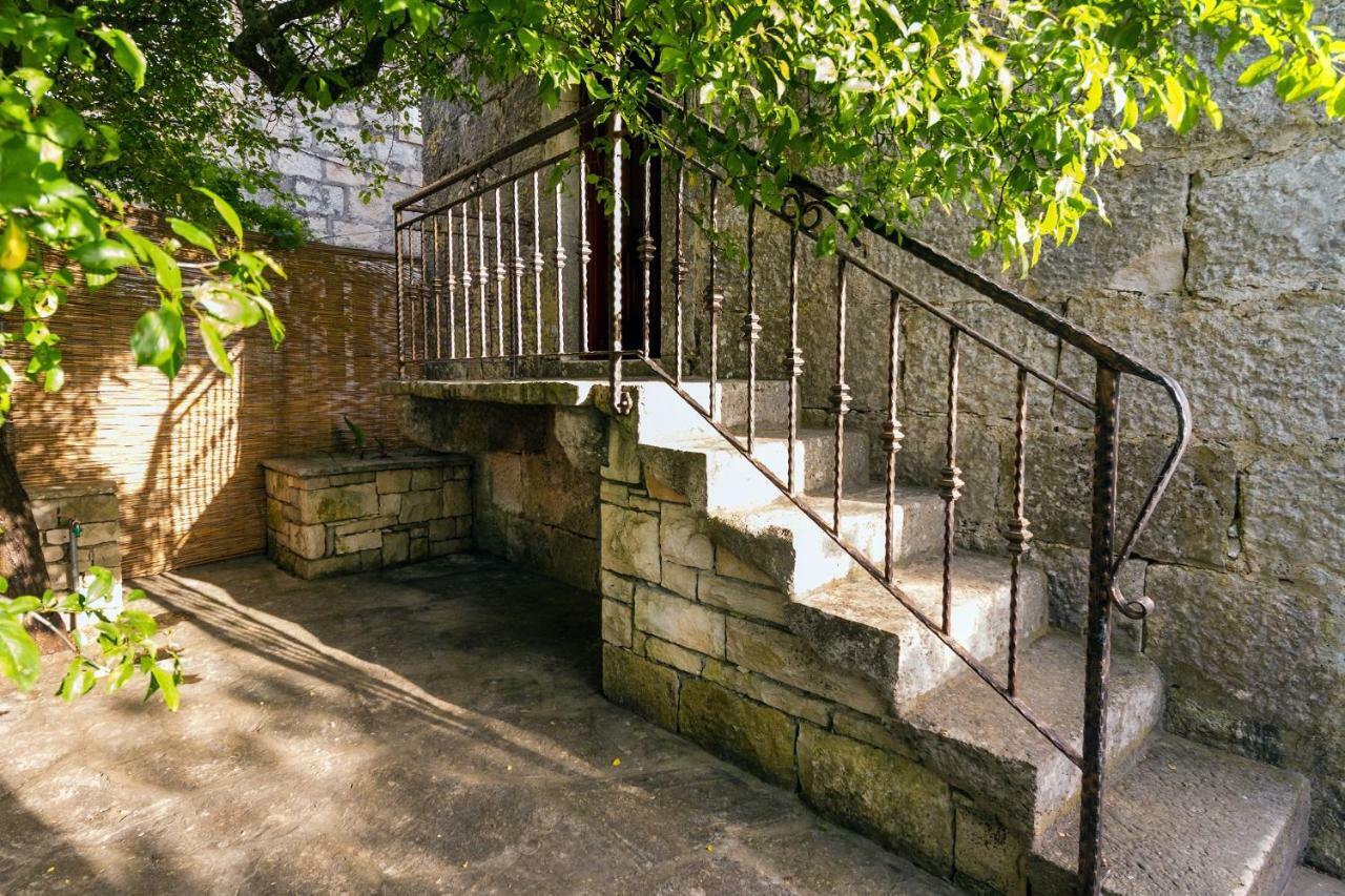 Old Small Stone House Zrnovo 外观 照片