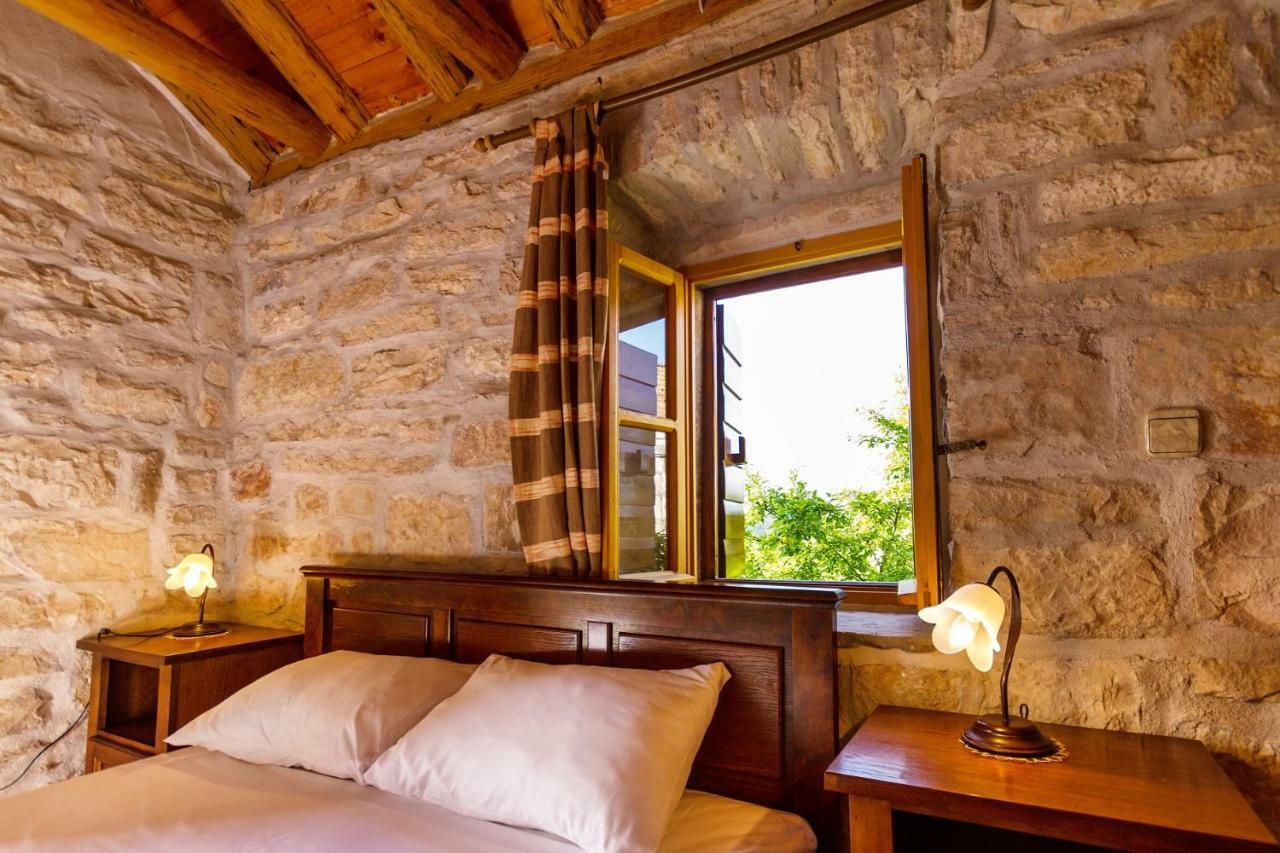 Old Small Stone House Zrnovo 外观 照片
