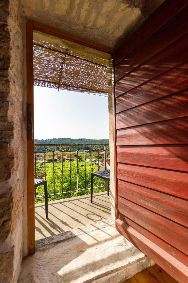 Old Small Stone House Zrnovo 外观 照片