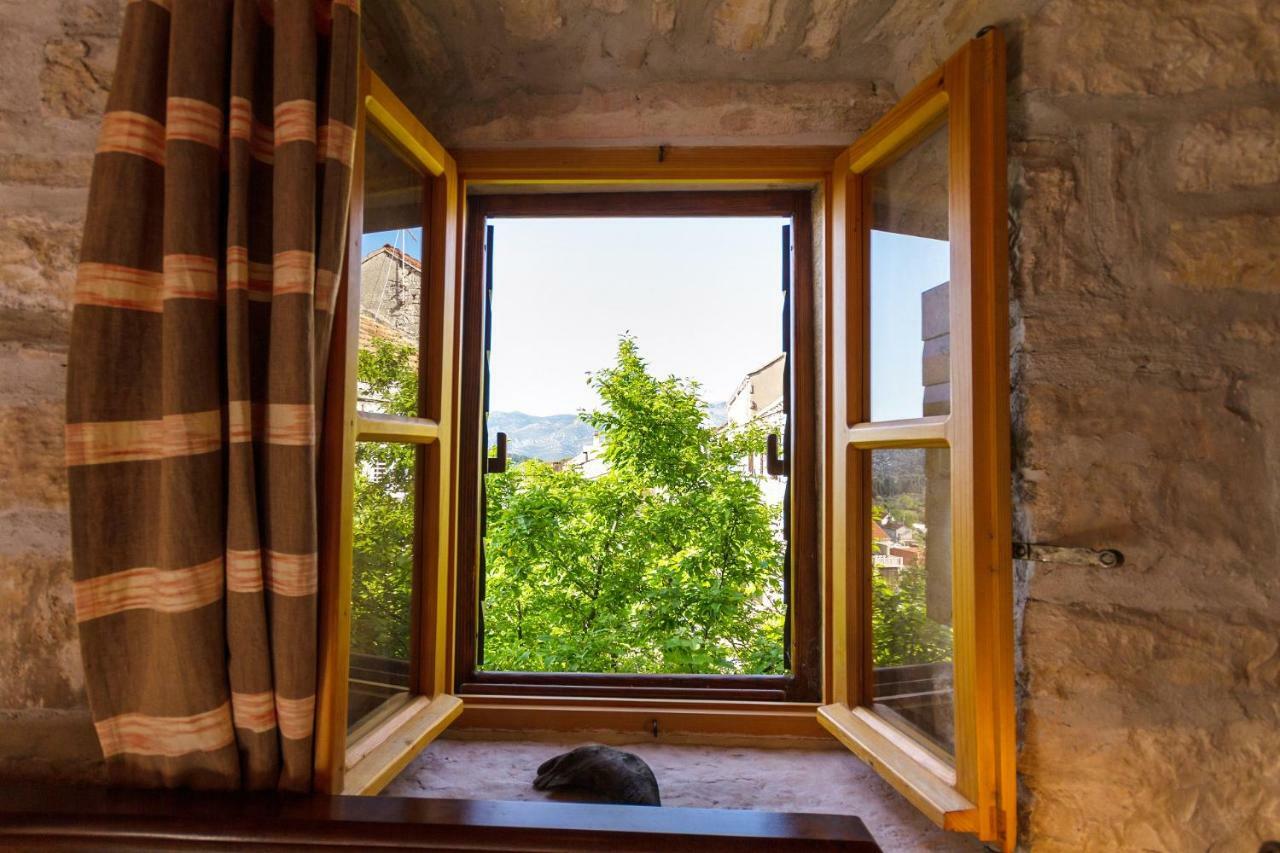 Old Small Stone House Zrnovo 外观 照片