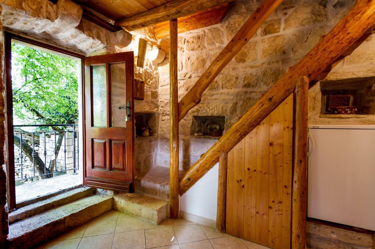 Old Small Stone House Zrnovo 外观 照片