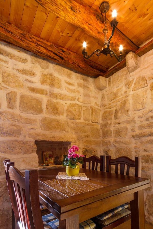 Old Small Stone House Zrnovo 外观 照片